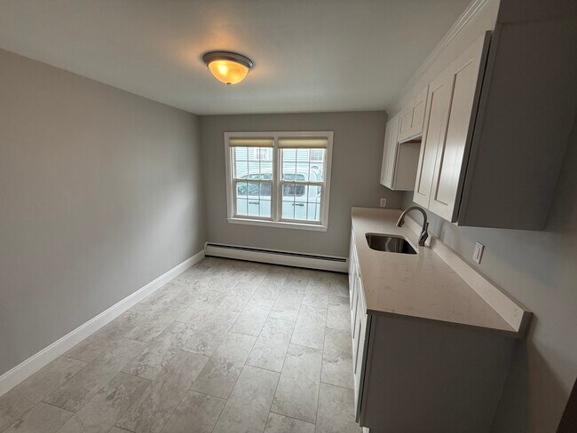Building Photo - 80 Airlie St