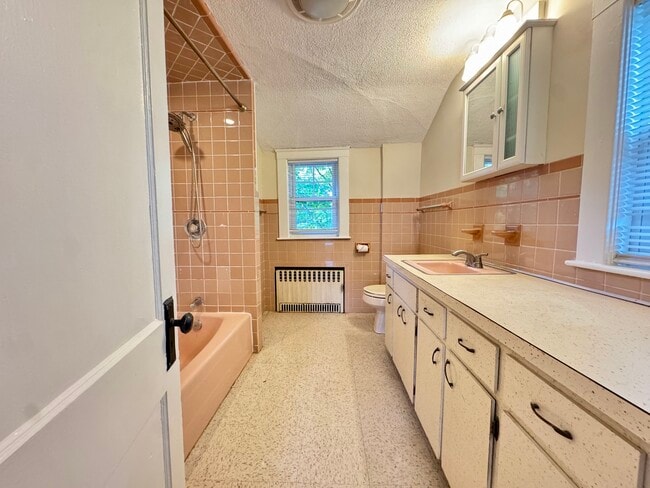 Building Photo - 273 Front St