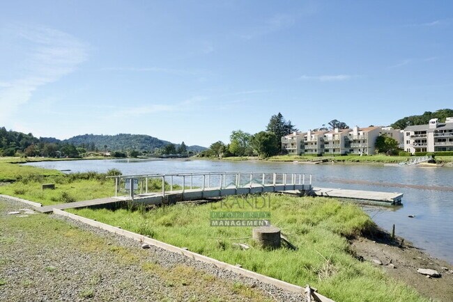 Building Photo - 505 Larkspur Plaza Dr