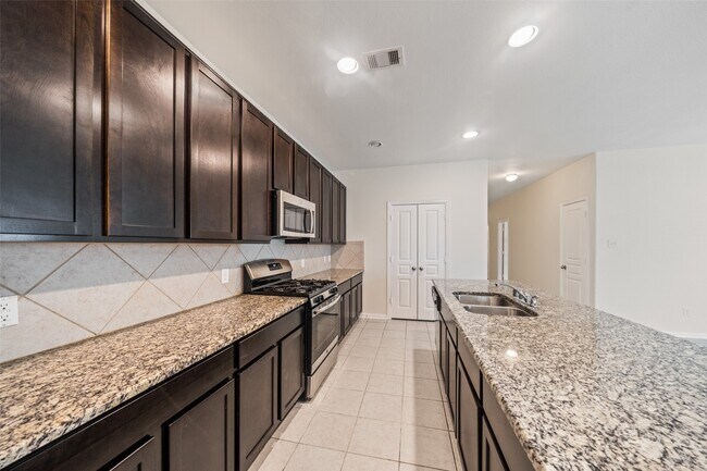 Building Photo - 2516 Pearl Ct