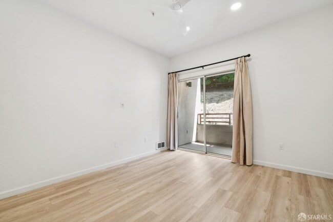 Building Photo - 200 Caldecott Ln