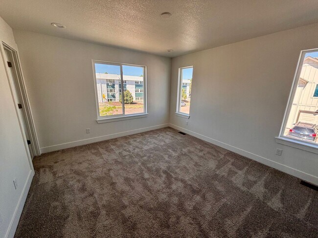Building Photo - 1549 Tyram Grv