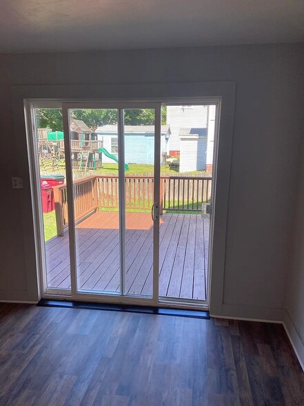 Building Photo - 171 Center Ave