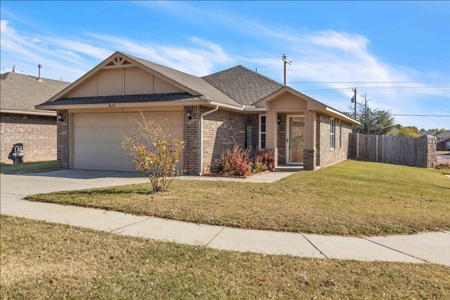 Primary Photo - Adorable Cozy Home in Yukon (Mustang Schools)
