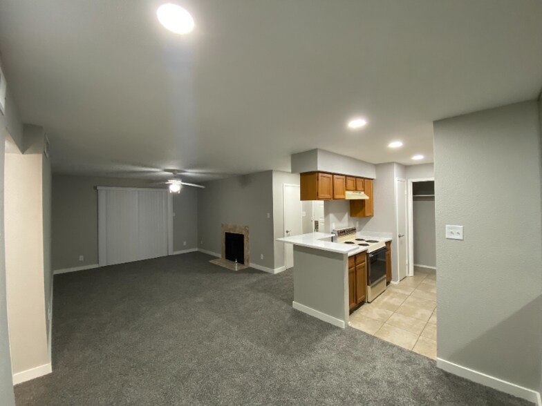 Building Photo - 9700 Leawood Blvd