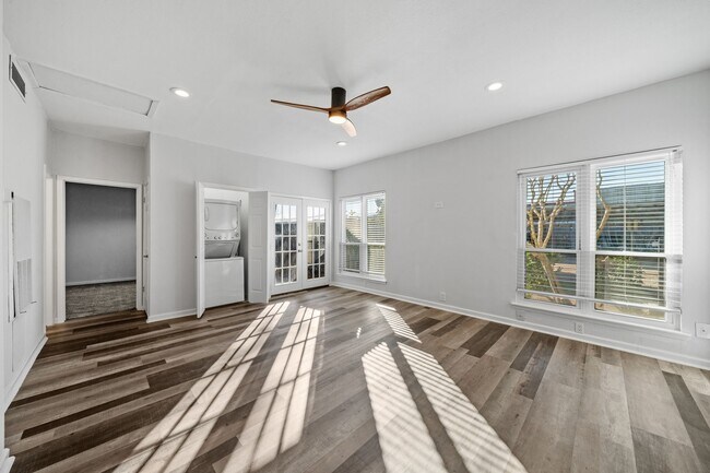 Building Photo - 9009 Richmond Ave.