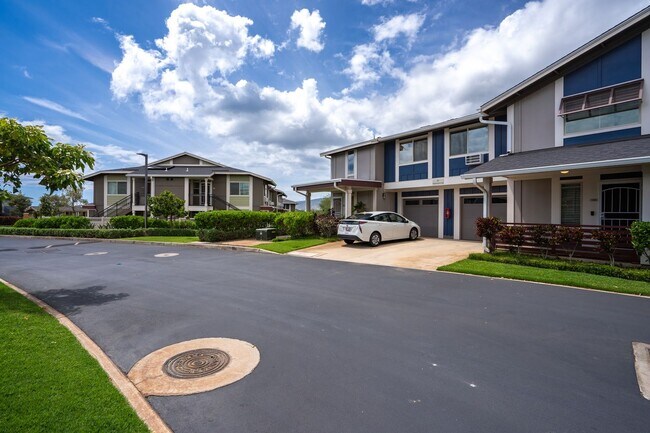 Building Photo - Fully Furnished Townhome with Garage, 3 bedroom/2.5 Bathroom at Kamalani Flats