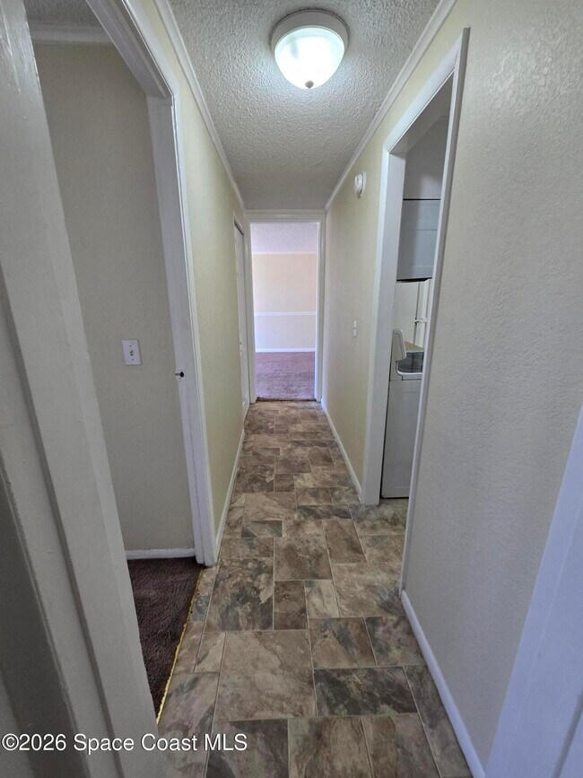 Building Photo - 1700 Bottlebrush Dr