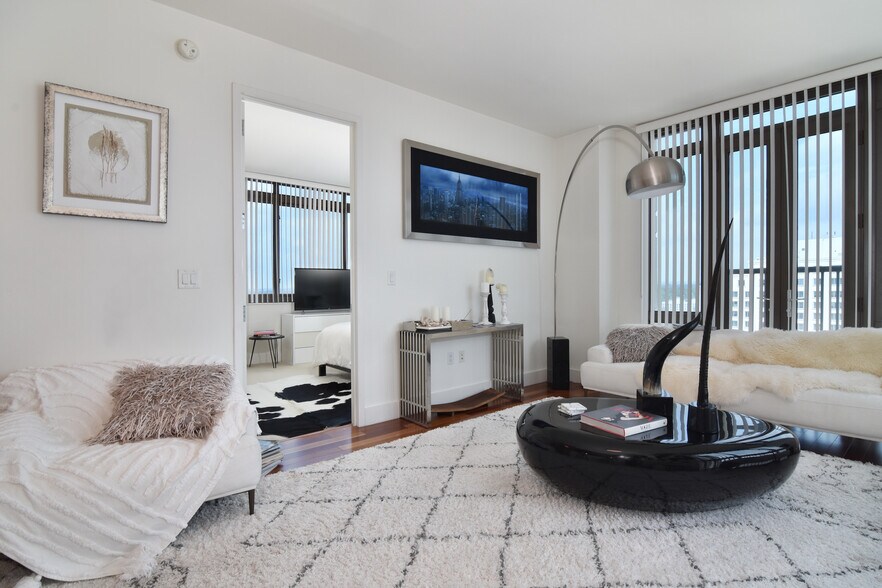 Living Room View to Bedroom - 175 Huguenot St