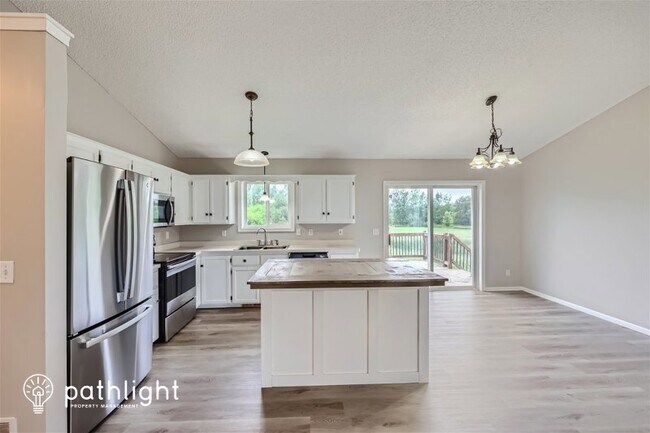 Building Photo - 325 Mindy Ln