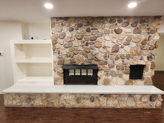 Building Photo - 830 W Stirrup Dr
