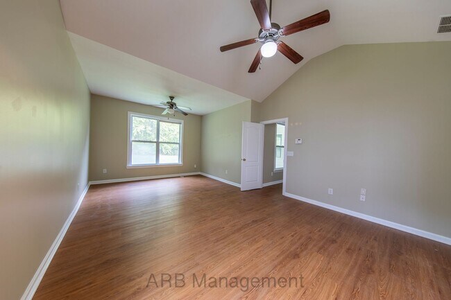 Building Photo - Charming 3-Bedroom Ranch in The Glen at St...
