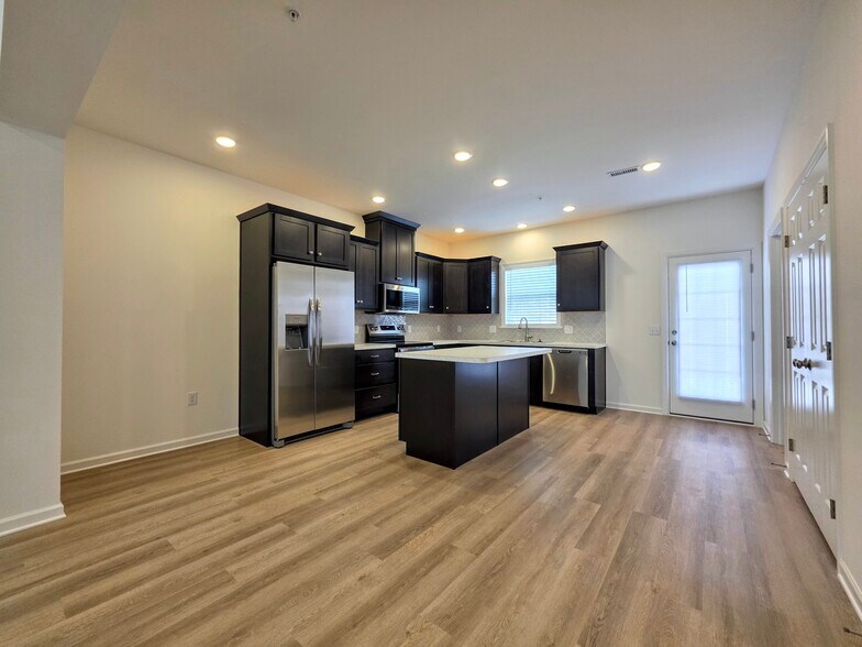 Building Photo - 2449 Spring Water Cir