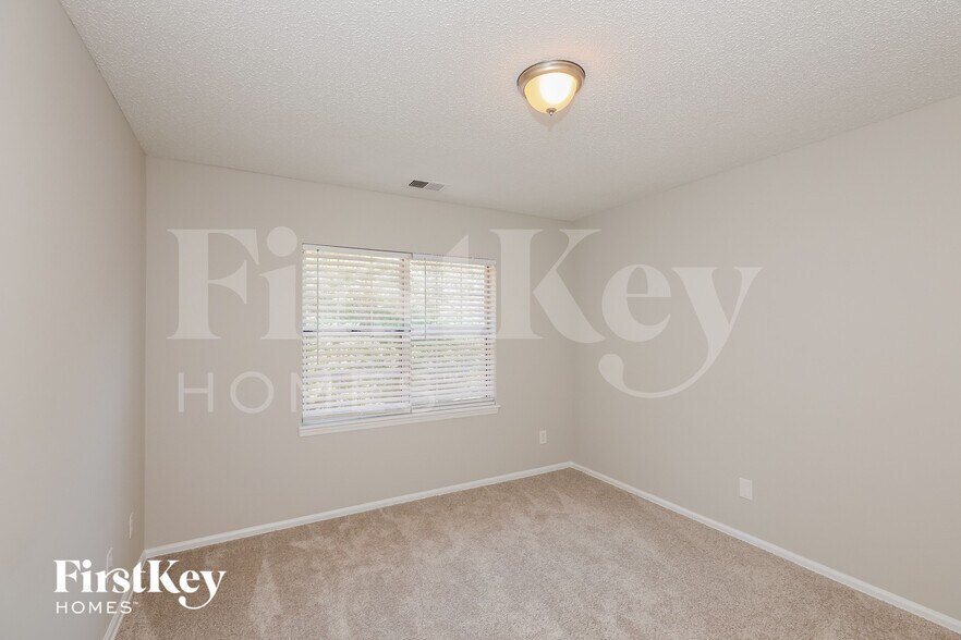 Building Photo - 13835 Poppleton Ct