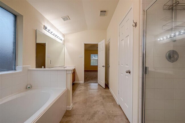 Building Photo - 1222 Hemple Dr