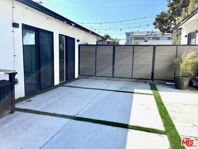 Building Photo - 9946 Farragut Dr