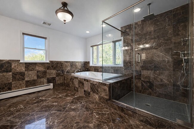 Building Photo - Stunning house for rent!!! With a pool!