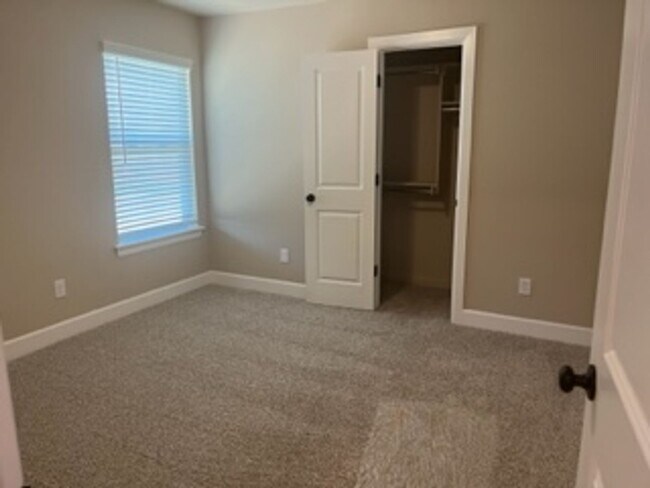 Building Photo - FIRST MONTH FREE - Beautiful New Home!