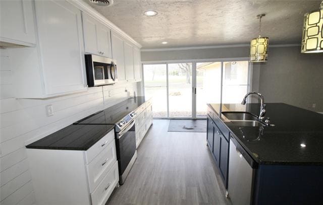 Building Photo - 6600 Estados Dr