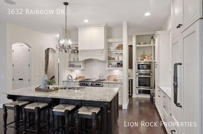 Building Photo - 3632 Rainbow Dr