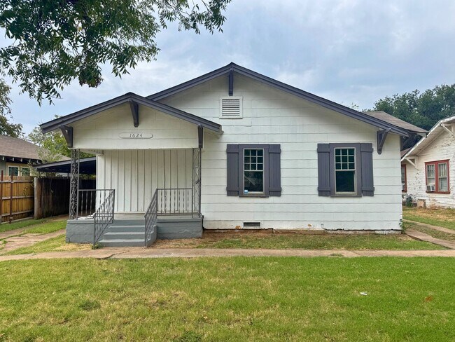 Primary Photo - 3 Bed 2 Bath Home With Tons Of Natural Light