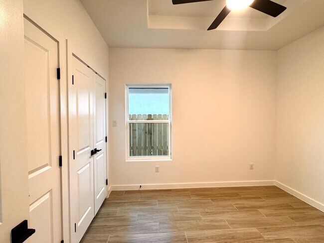 Building Photo - 1012 amezquita Dr