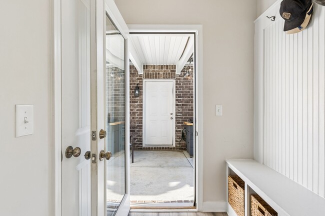 Building Photo - 140 Jackson Alan Dr