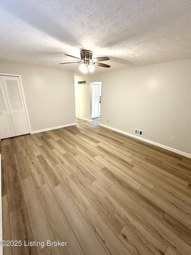 Building Photo - 6203 Lynnchester Dr
