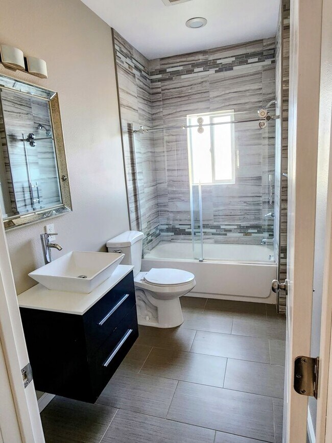 Building Photo - Beautiful, Updated 3 bedroom 2 bathroom home ready to welcome you HOME!