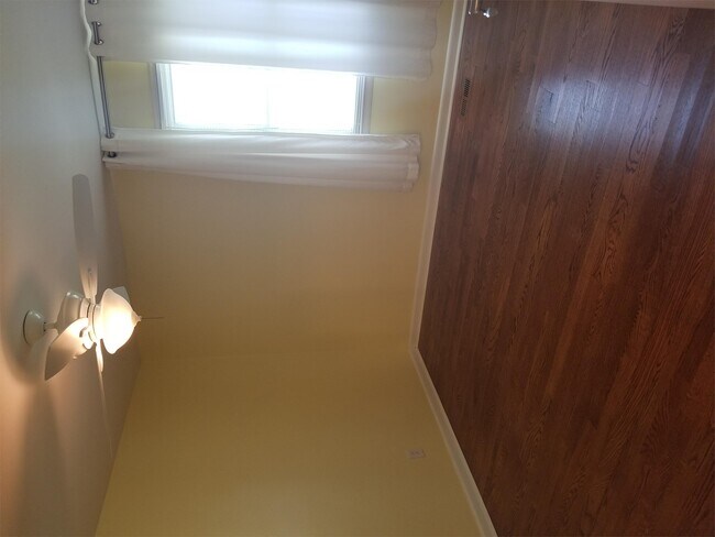 Building Photo - 301 Shannon Dr