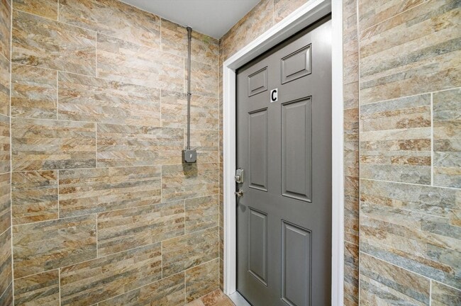 Building Photo - 2113 W Madison Ave