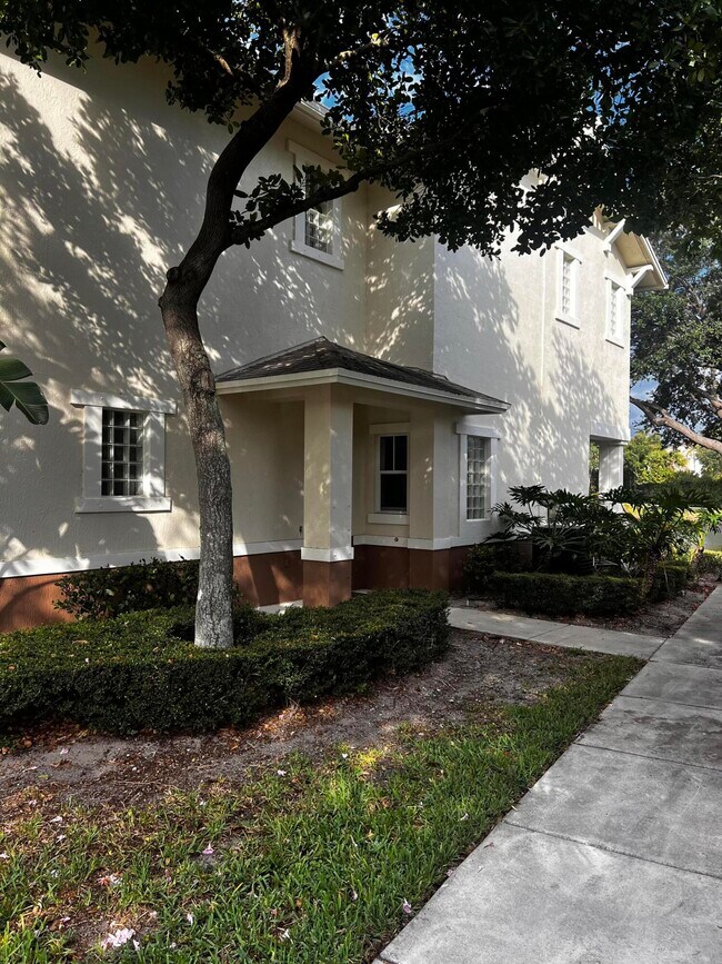 Building Photo - 477 Pacific Grove Dr