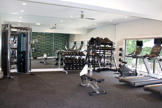 Building Photo - 595 Hicks Rd