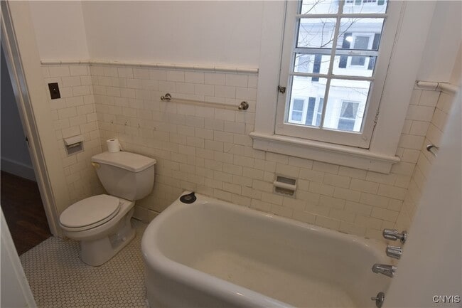 Building Photo - 2318 Genesee St