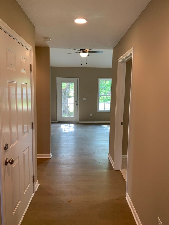 Building Photo - Adorable Home in Great Central Location...