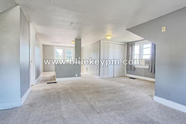 Building Photo - 5514 SE Malden St