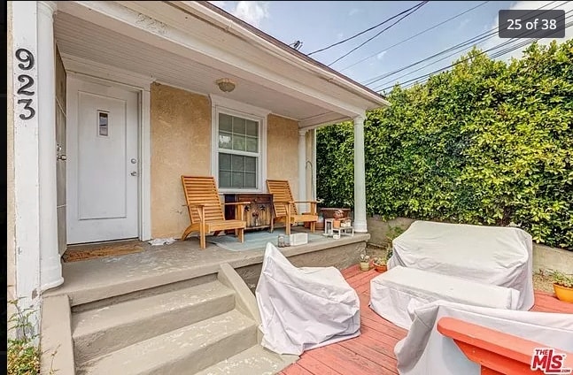 Building Photo - 923 Manzanita St