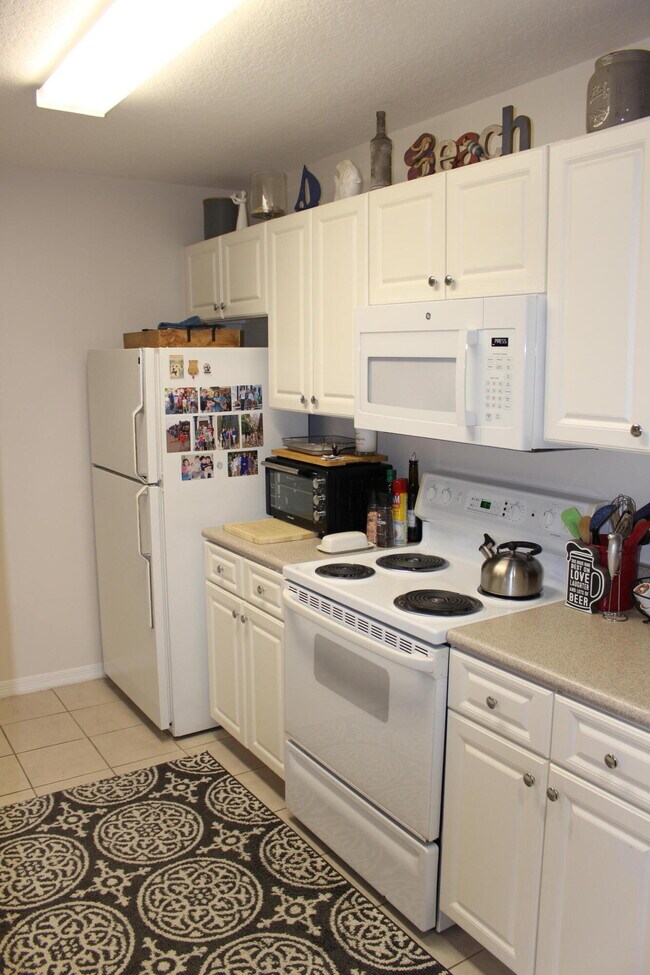 Building Photo - 1150 Town Center Dr