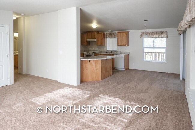Building Photo - Updated home in Deschutes River Woods