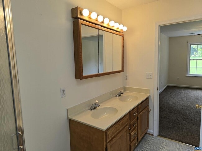 Building Photo - 259 Spring Oaks Ln