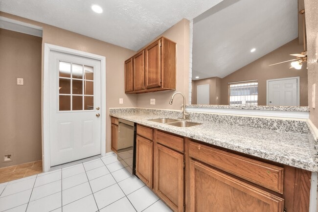 Building Photo - 16423 Monte Carlo Ln