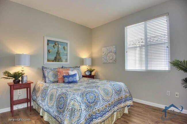 Building Photo - 221 Parc Pl Dr