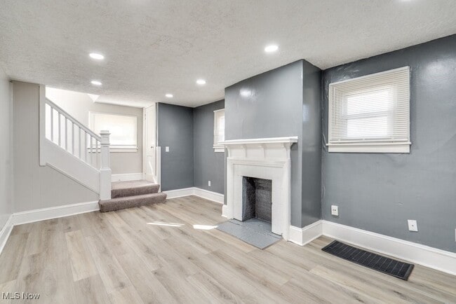 Building Photo - 920 Bloomfield Ave