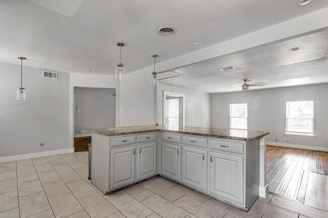 Building Photo - 614 Blueberry Ln