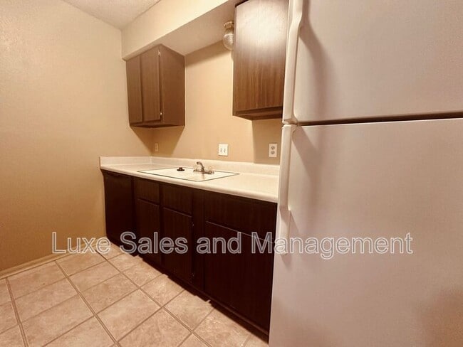 Building Photo - 6016 NW Expressway