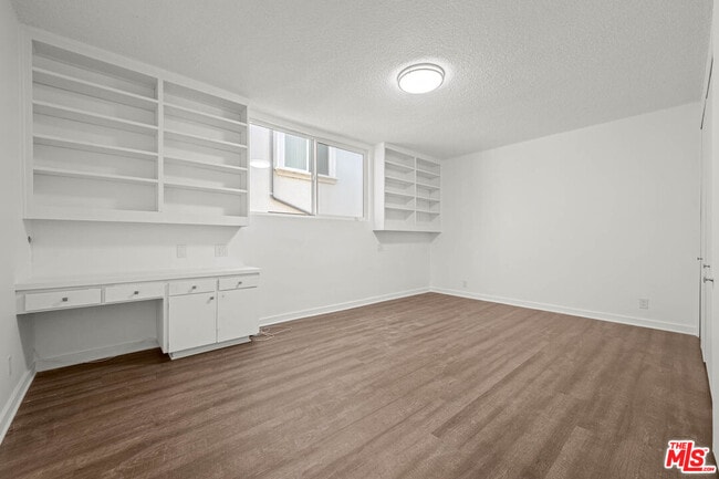 Building Photo - 8704 Gregory Wy