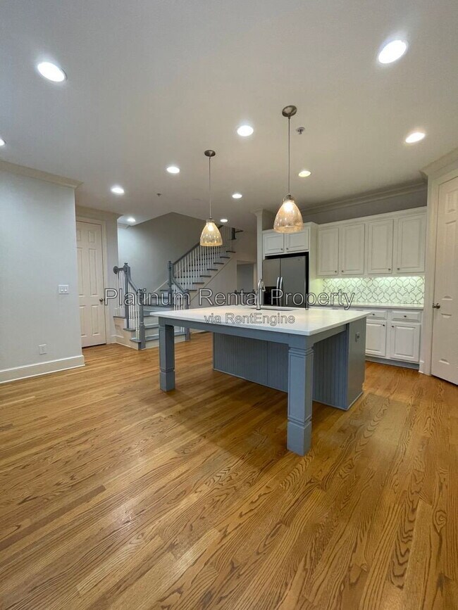 Building Photo - 1875 Adagio Dr