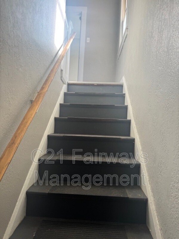 Building Photo - 855 Vankirk St