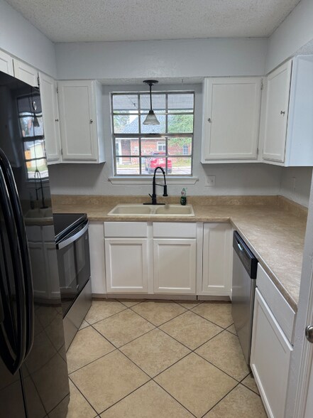 Building Photo - 142 Village Dr