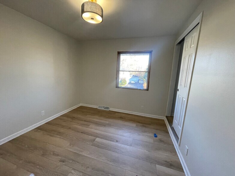 Building Photo - 5963 Teakwood Dr